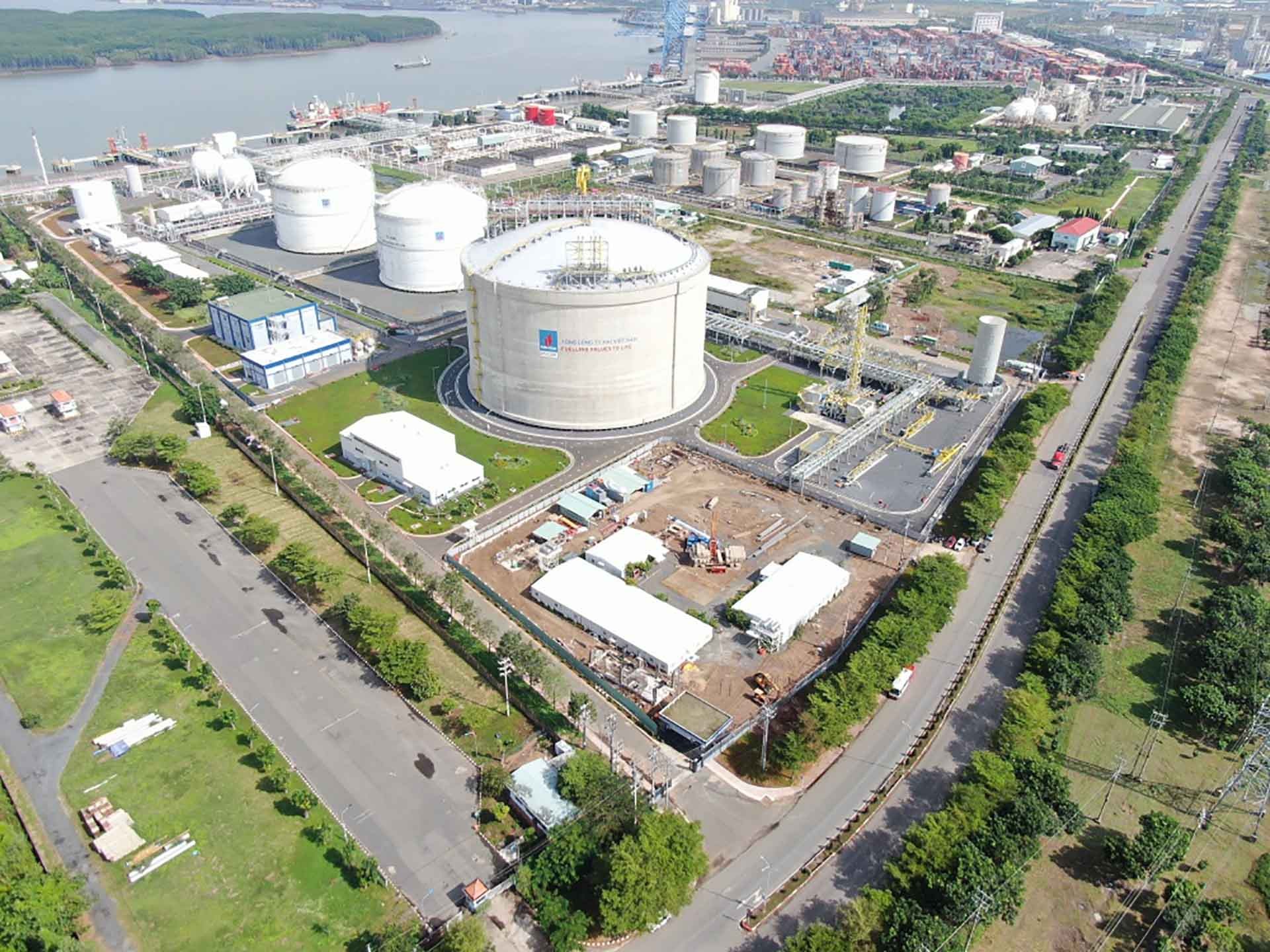 Nhập khẩu LNG để gia tăng nguồn năng lượng và góp phần thực hiện các mục tiêu về giảm phát thải CO2. (Nguồn: PVN) Nhập khẩu LNG để gia tăng nguồn năng lượng và góp phần thực hiện các mục tiêu về giảm phát thải CO2. (Nguồn: PVN)