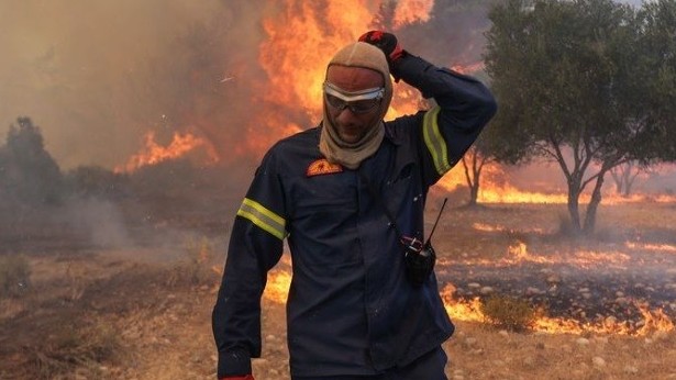 Các quốc gia Địa Trung Hải 'oằn mình' chống chọi với nắng Hè thiêu đốt và cháy rừng lan rộng