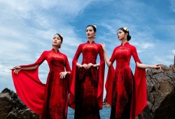Hoa hậu Ý Nhi và hai Á hậu sang trọng, đài các trước biển Quy Nhơn cùng bộ sưu tập áo dài mới
