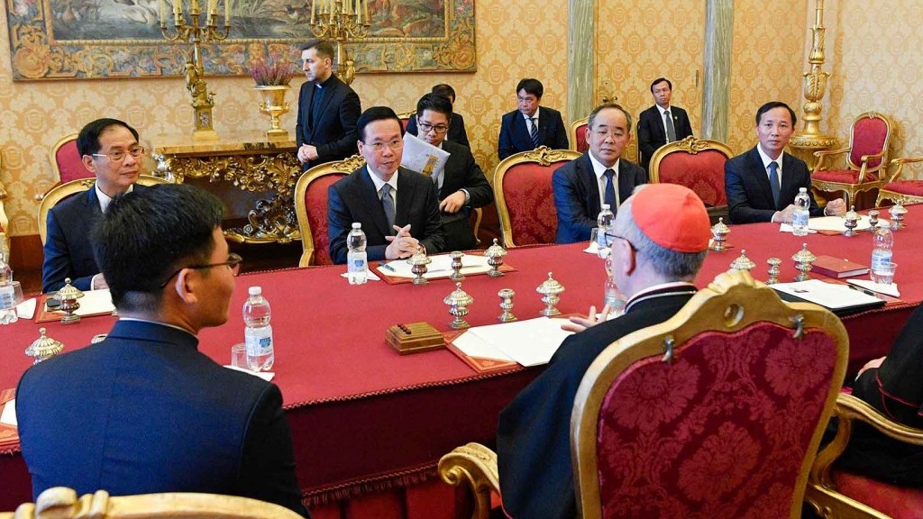 Chủ tịch nước gặp Thủ tướng Toà thánh,
Hồng y Pietro Parolin