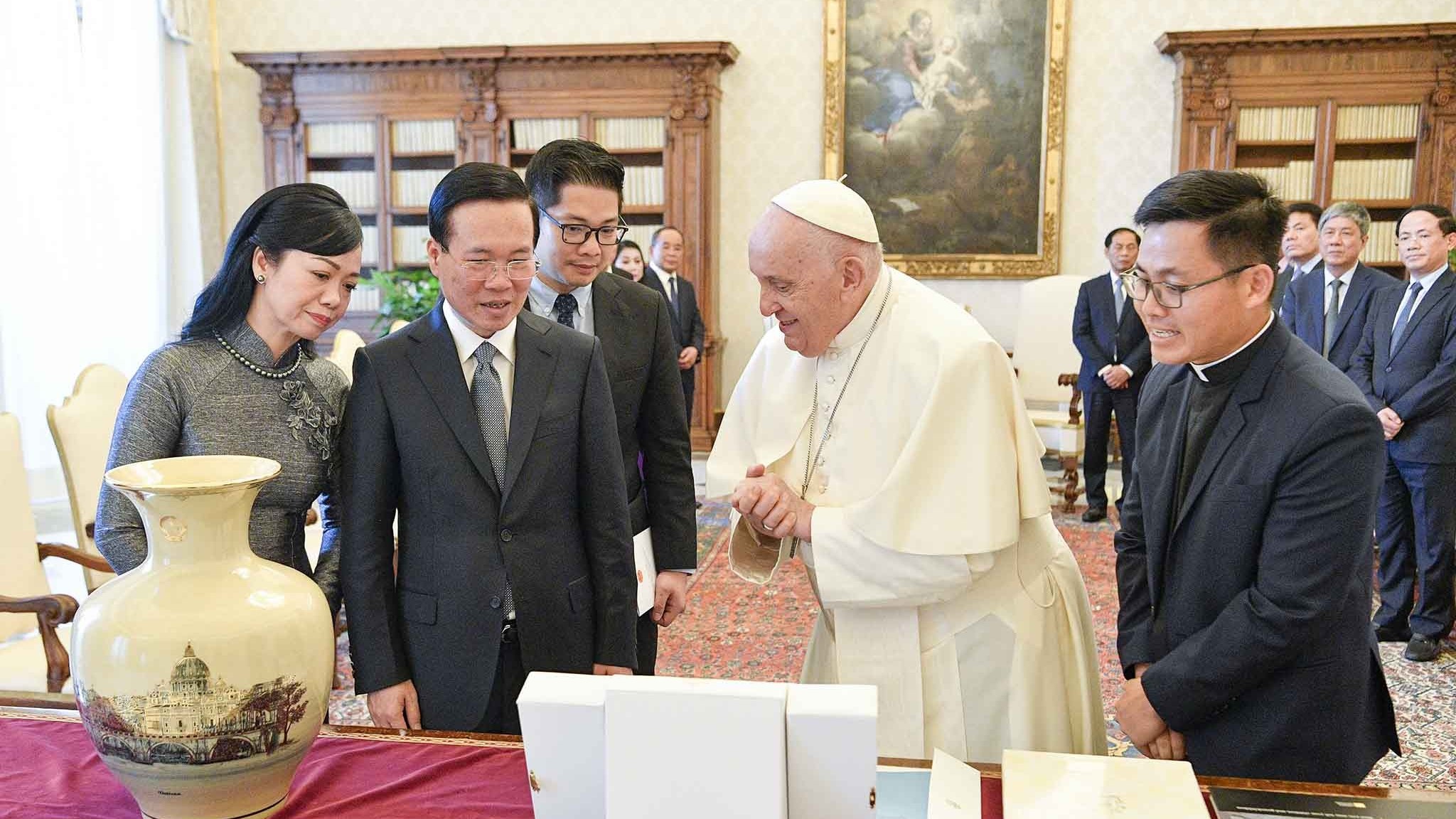 Chủ tịch nước Võ Văn Thưởng thăm Tòa thánh Vatican và hội kiến Giáo hoàng Francis