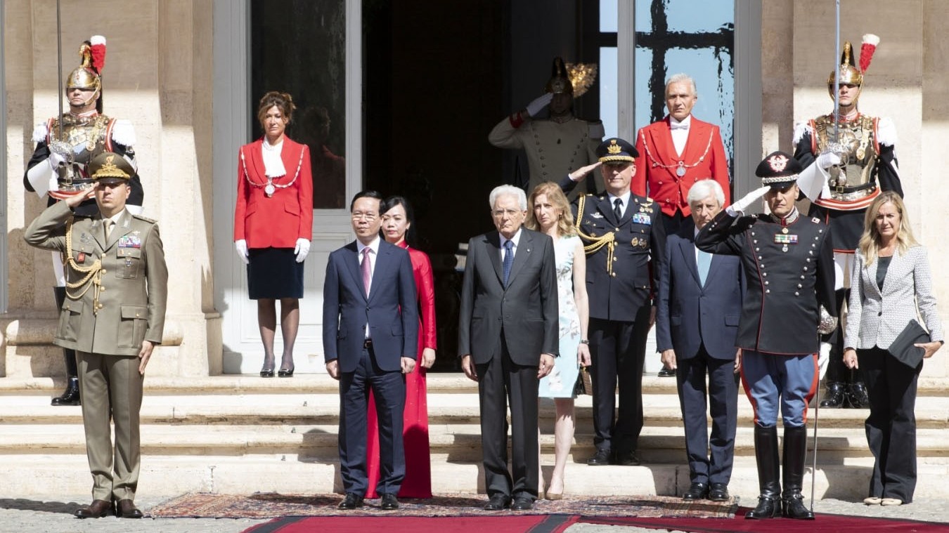 Tổng thống Italy và con gái chủ trì lễ tiễn chính thức Chủ tịch nước Võ Văn Thưởng và Phu nhân