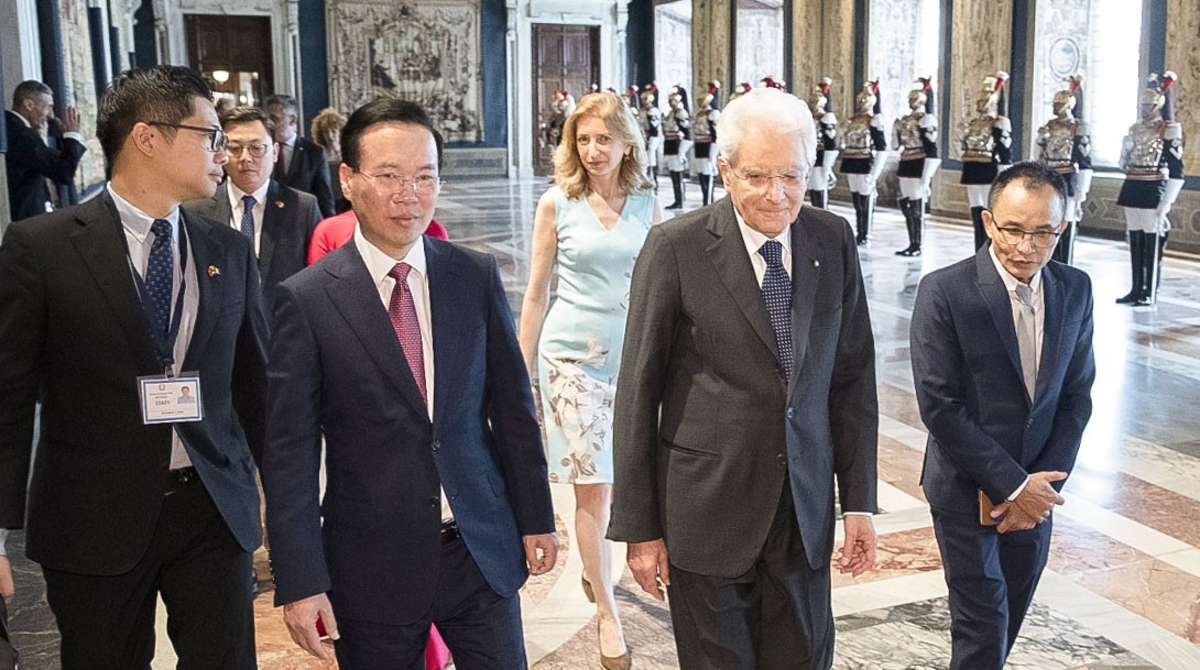 Tổng thống Italy và con gái chủ trì lễ tiễn chính thức Chủ tịch nước Võ Văn Thưởng và Phu nhân