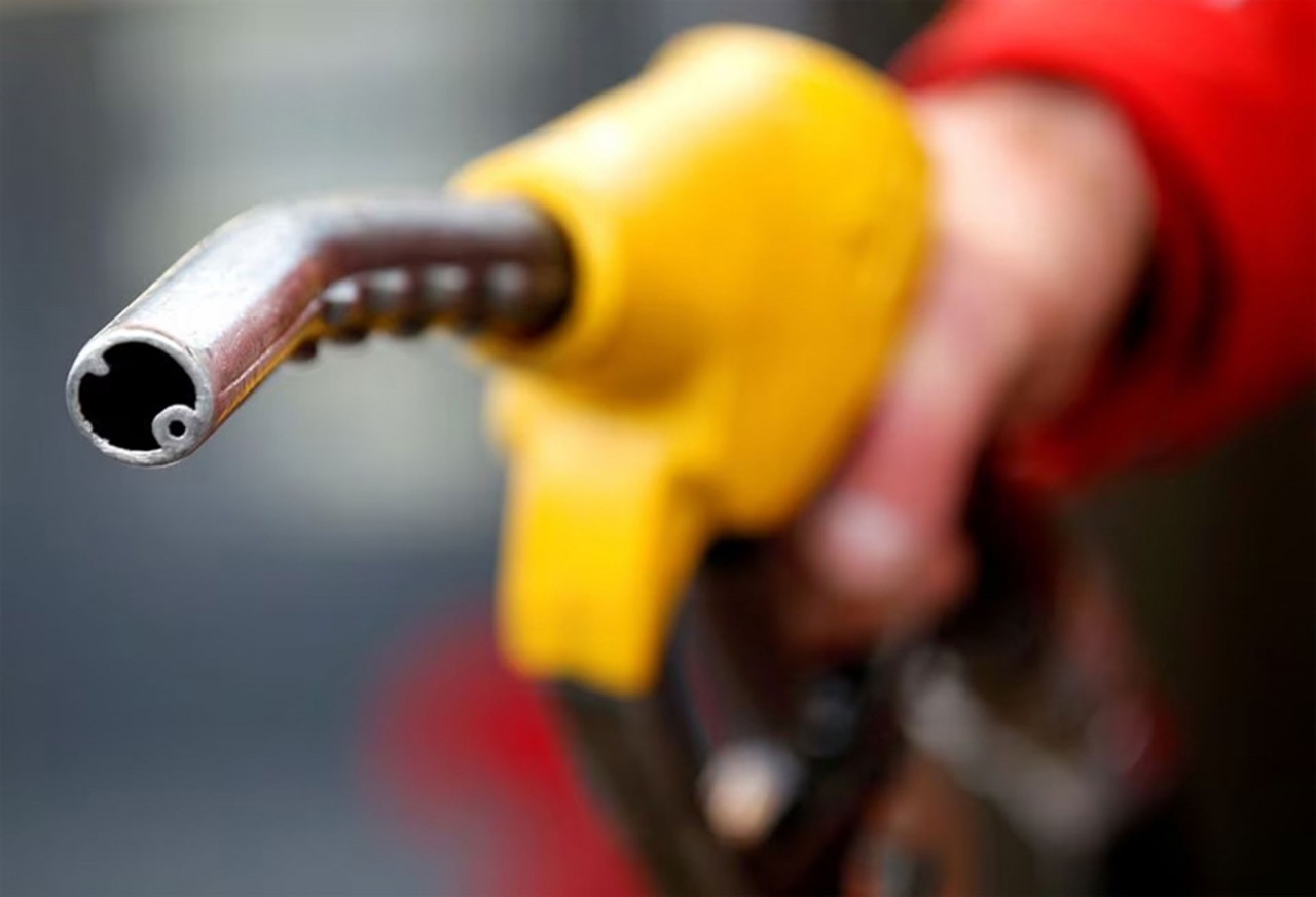 Giá xăng dầu hôm nay 29/7: Vọt tăng lên mức cao nhất 3 tháng