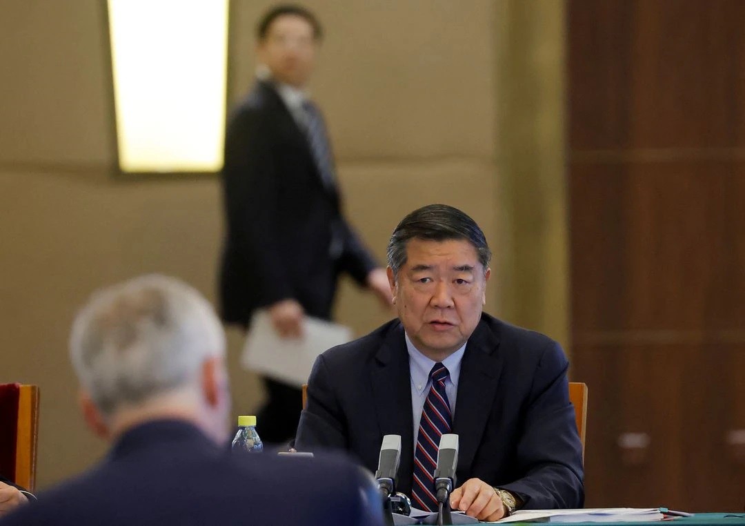 (07.29) Phó Thủ tướng Trung Quốc Hà Lập Phong và Bộ trưởng Kinh tế Pháp Bruno Le Maire trong cuộc đối thoại tại Điếu Ngư Đài, Bắc Kinh ngày 29/7. (Nguồn: Reuters)