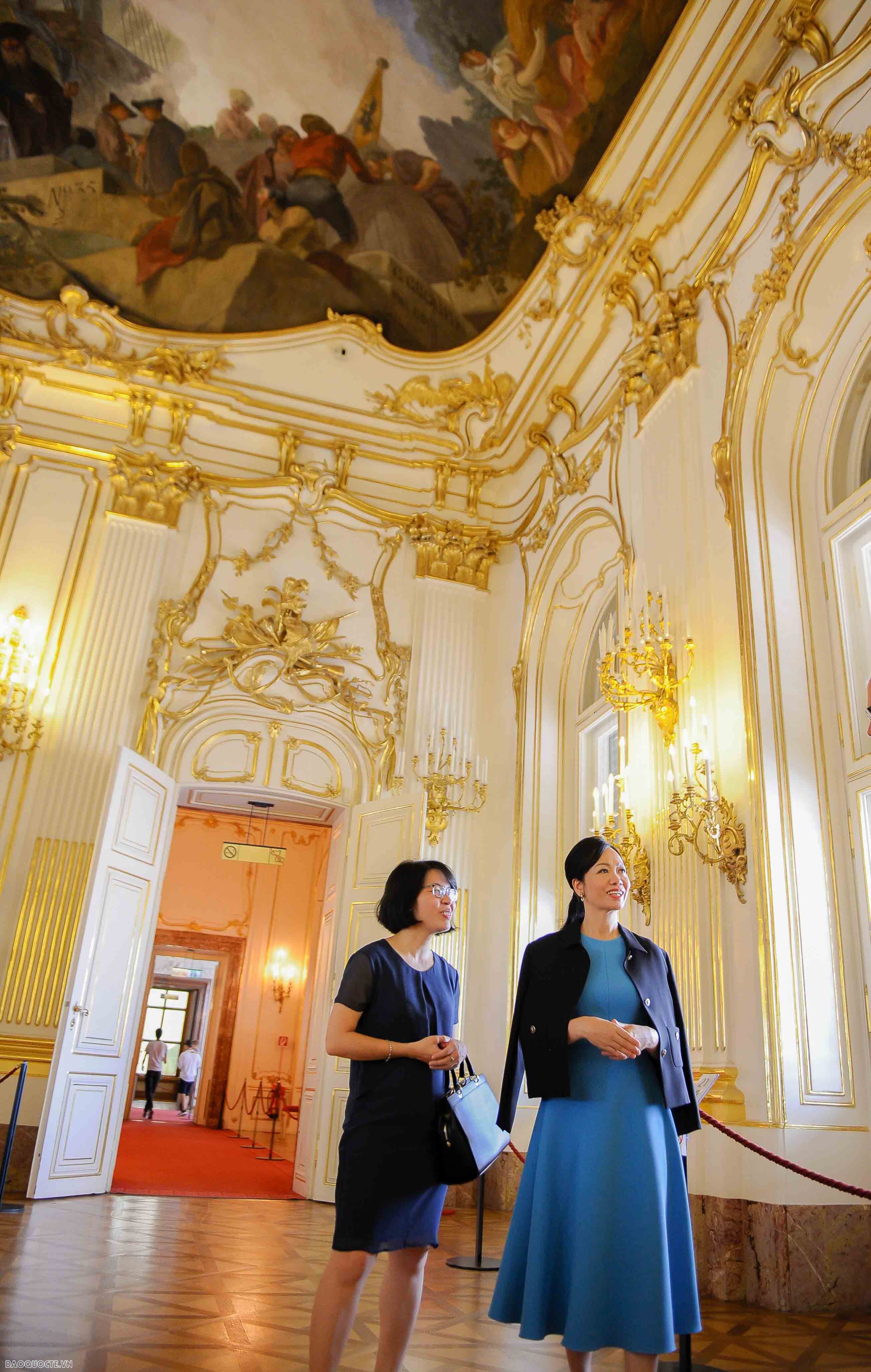 Phu nhân Chủ tịch nước tìm hiểu văn hoá, lịch sử đặc trưng của Áo và Italy
