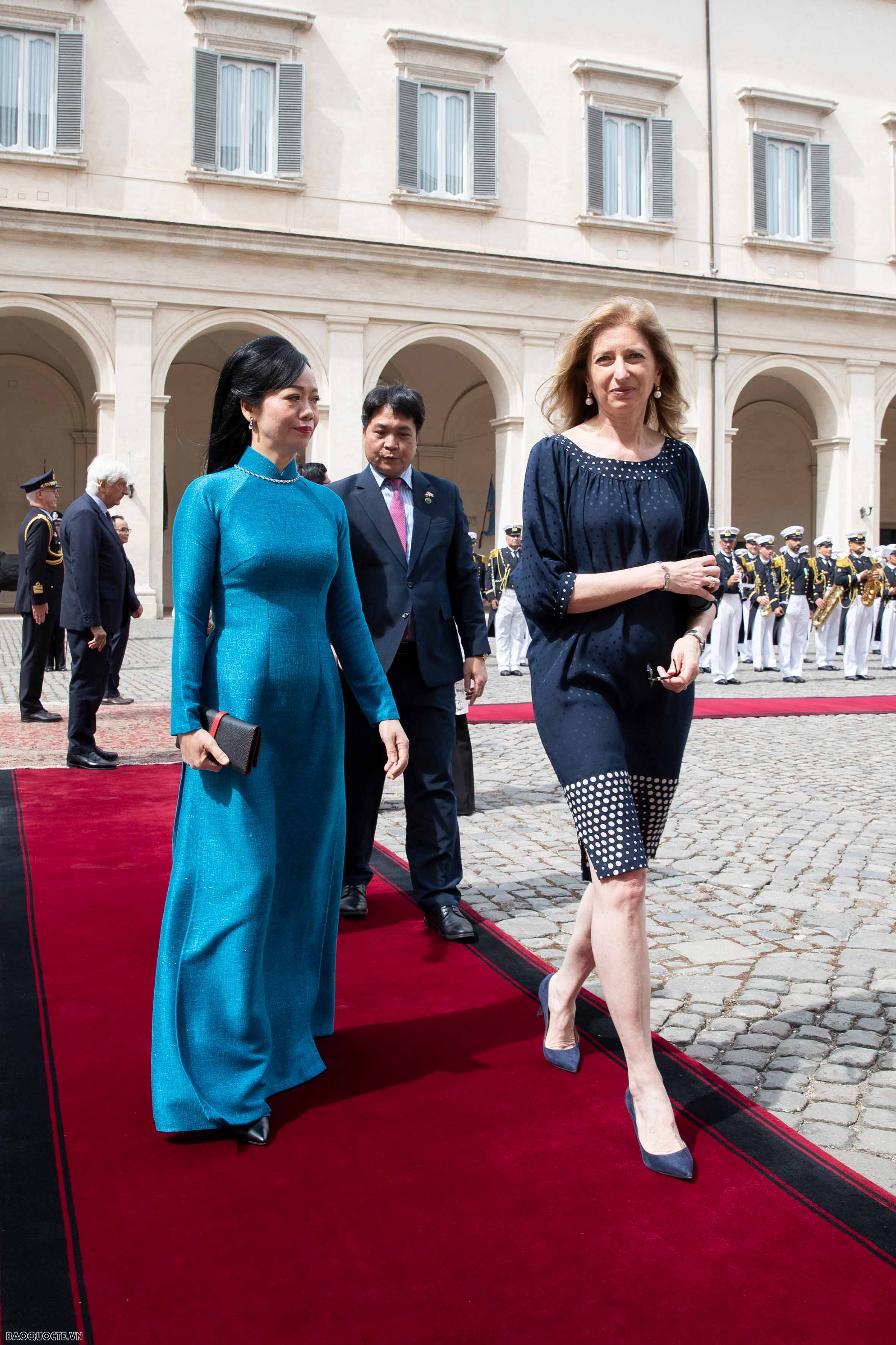 Phu nhân Chủ tịch nước tìm hiểu văn hoá, lịch sử đặc trưng của Áo và Italy
