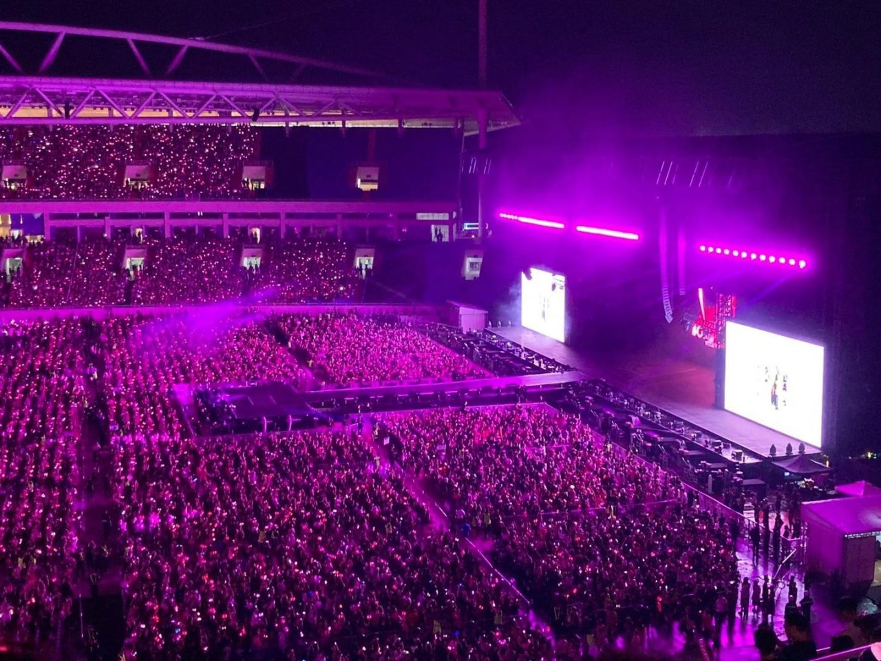 BLACKPINK takes Hanoi by storm on first Born Pink night