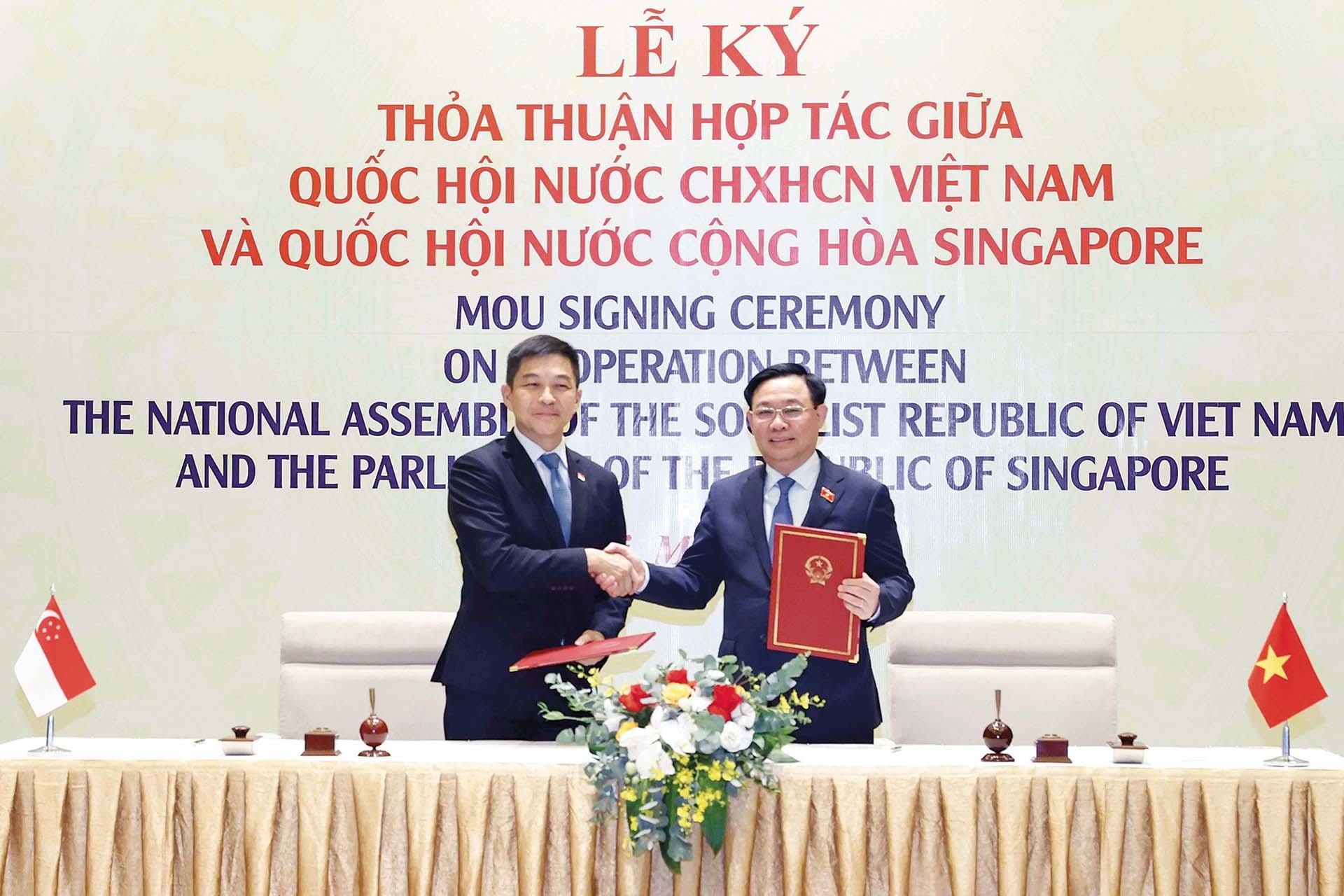 Ngày 18/5/2022, Chủ tịch Quốc hội Vương Đình Huệ và Chủ tịch Quốc hội Singapore Tan Chuan-Jin cùng thực hiện Lễ ký Thỏa thuận hợp tác giữa hai Quốc hội Việt Nam và Singapore. Ngày 18/5/2022, Chủ tịch Quốc hội Vương Đình Huệ và Chủ tịch Quốc hội Singapore Tan Chuan-Jin cùng thực hiện Lễ ký Thỏa thuận hợp tác giữa hai Quốc hội Việt Nam và Singapore.
