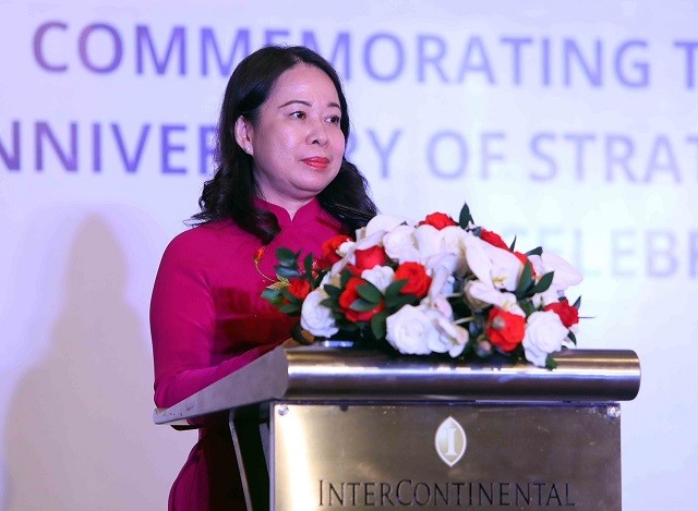 Kỷ niệm 50 năm thiết lập quan hệ ngoại giao và 10 năm quan hệ Đối tác Chiến lược Việt Nam-Singapore Kỷ niệm 50 năm thiết lập quan hệ ngoại giao và 10 năm quan hệ Đối tác Chiến lược Việt Nam-Singapore
