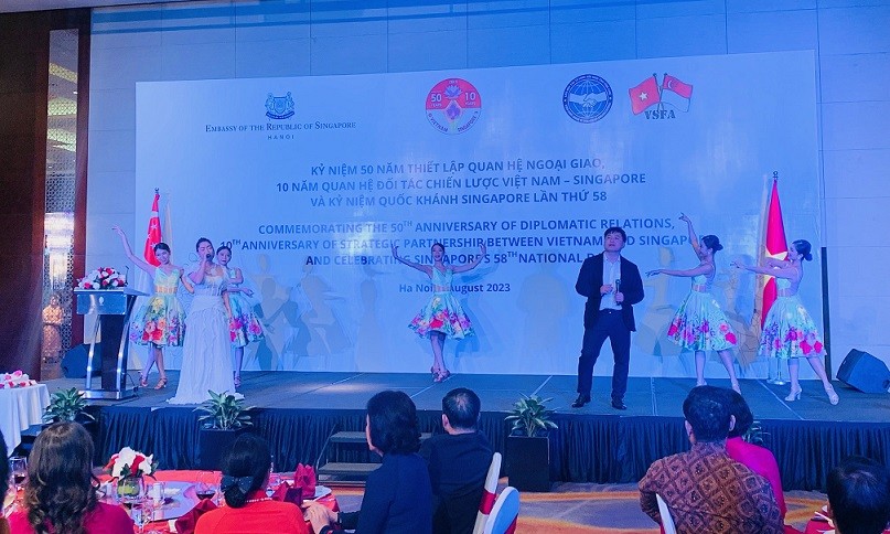 Kỷ niệm 50 năm thiết lập quan hệ ngoại giao và 10 năm quan hệ Đối tác Chiến lược Việt Nam-Singapore Kỷ niệm 50 năm thiết lập quan hệ ngoại giao và 10 năm quan hệ Đối tác Chiến lược Việt Nam-Singapore