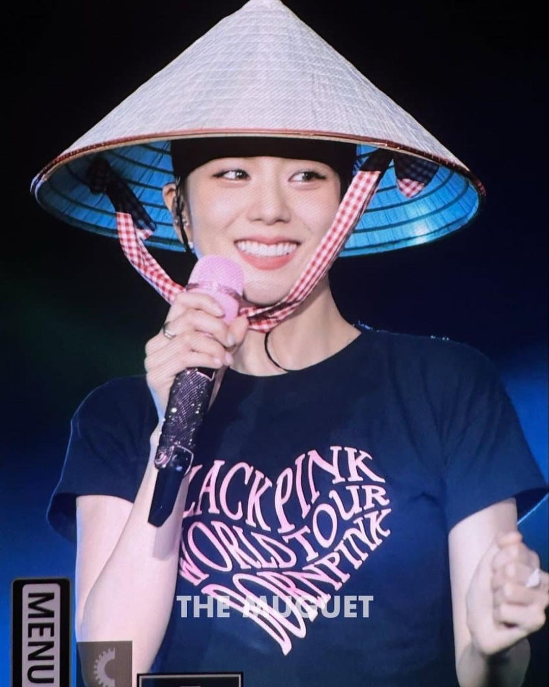 Jisoo đăng ảnh đội nón lá và viết: BlackPink: Rosé, Jisoo và Jennie đăng ảnh đội nón lá, gửi lời cảm ơn và hẹn gặp lại fan Việt