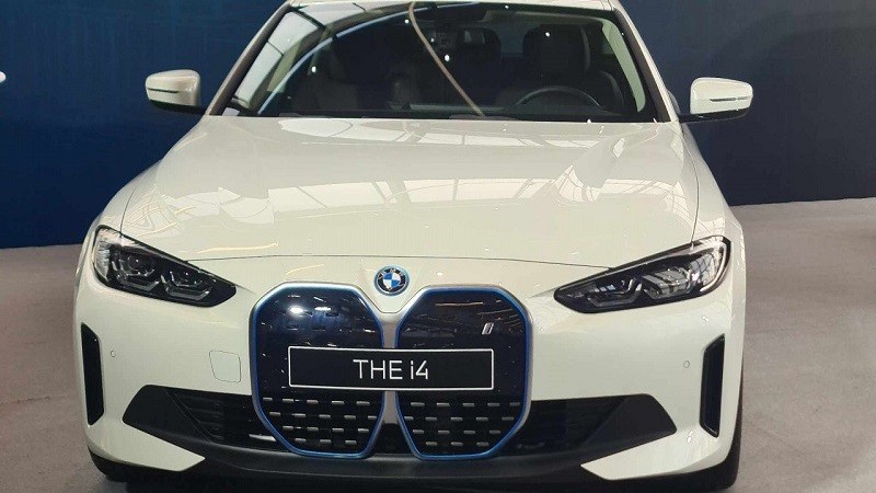 Cập nhật bảng giá lăn bánh xe điện BMW i4 vừa ra mắt tại Việt Nam