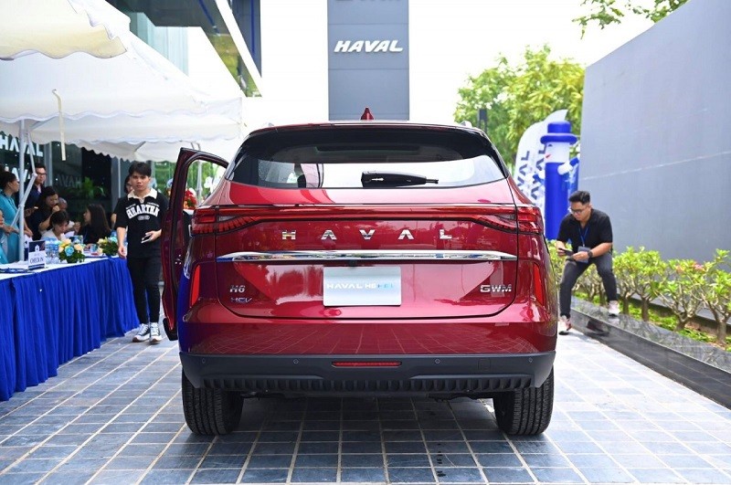 Thiết kế đuôi xe Haval H6 cũng ấn tượng không kém.