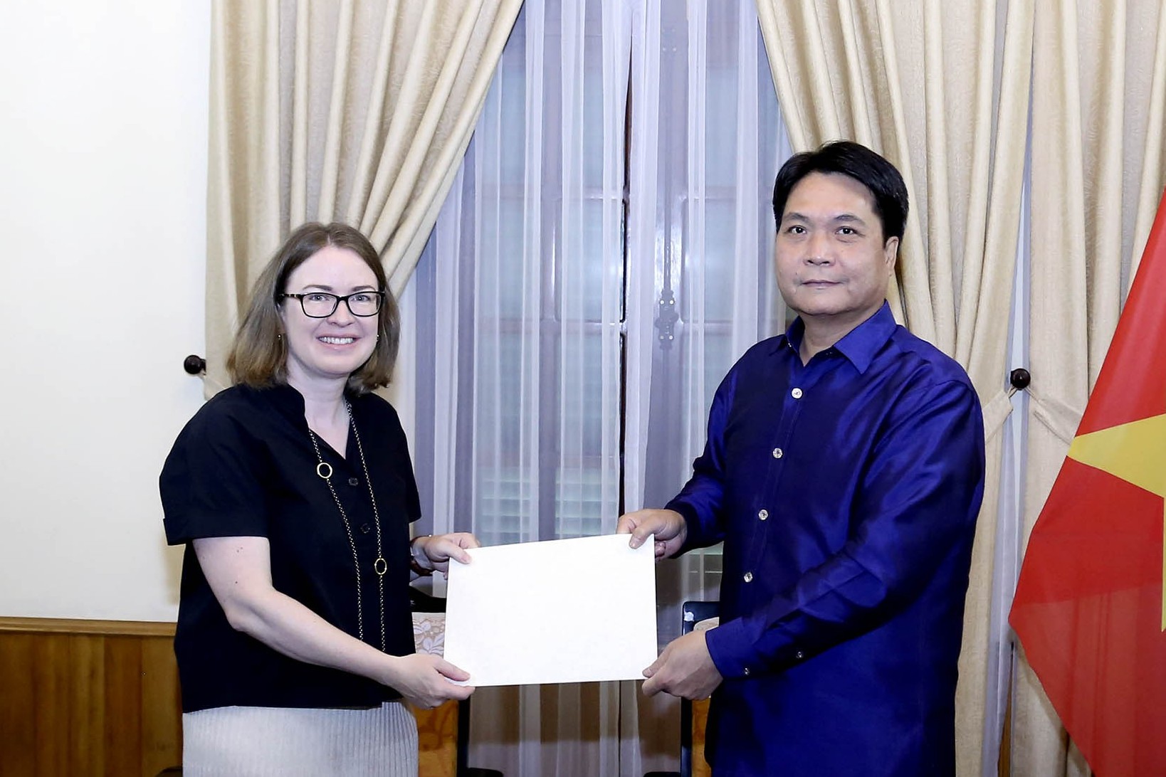 Cục Lễ tân Nhà nước tiếp nhận bản sao Thư ủy nhiệm bổ nhiệm Đại sứ Ireland tại Việt Nam