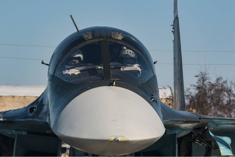 Su-34 đối đầu F-16 tại xung đột Nga - Ukraine: Lợi thế sẽ thuộc chiến đấu cơ nào?