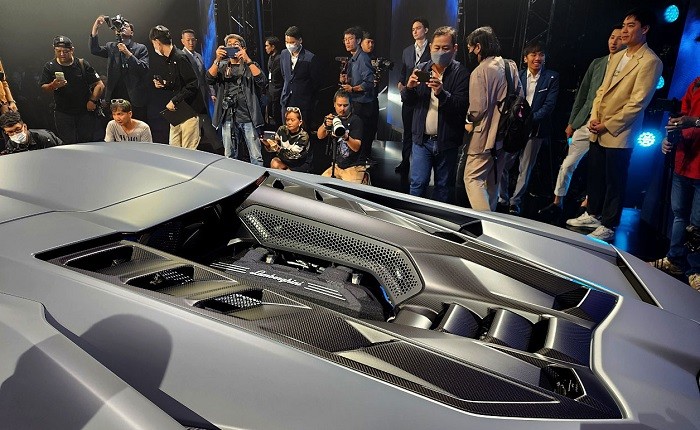 Cận cảnh siêu xe Lamborghini Revuelto ra mắt tại Thái Lan, giá gần 32 tỷ đồng