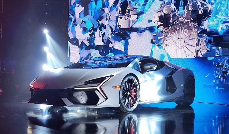 Siêu xe Lamborghini Revuelto ra mắt tại Thái Lan.