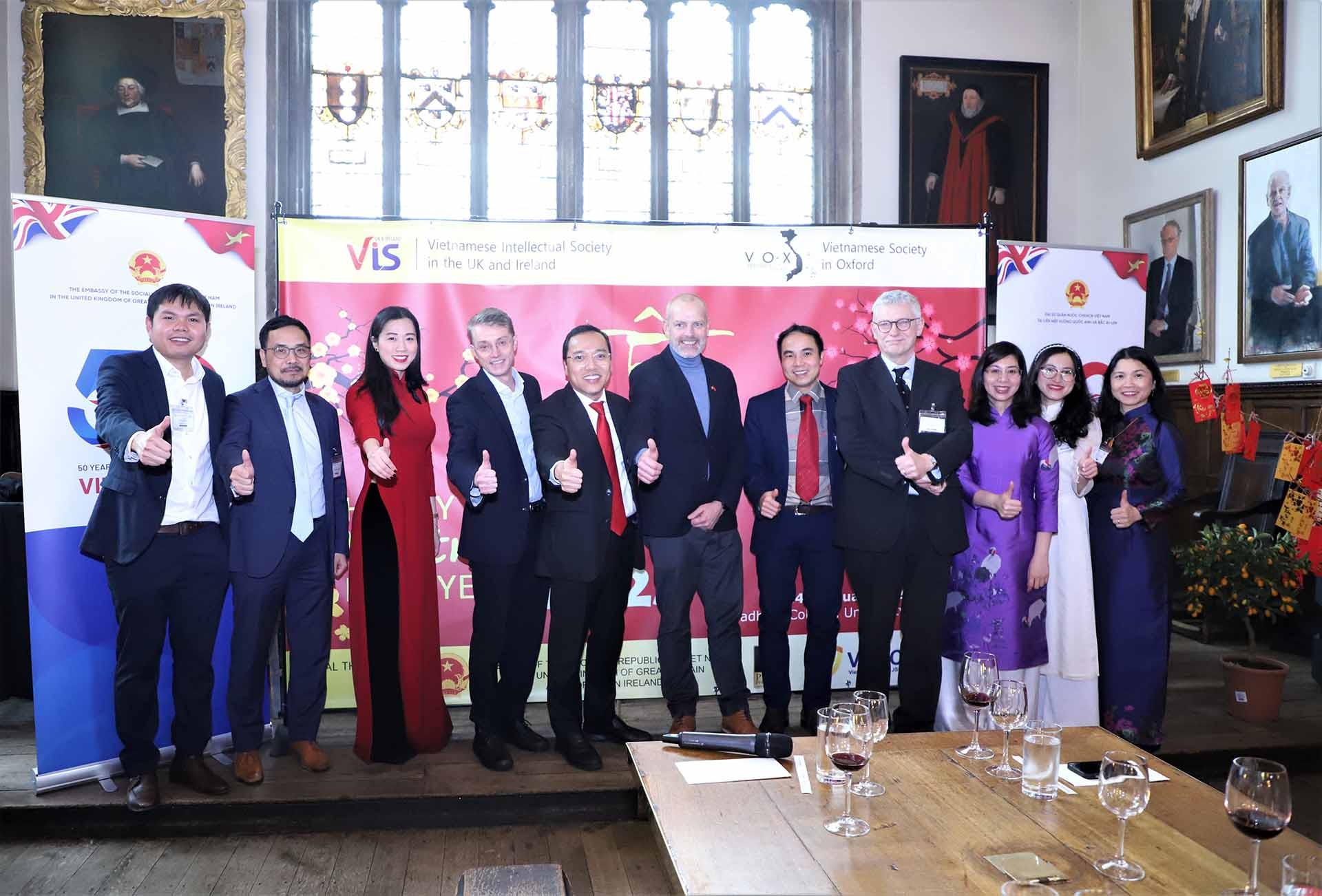 Hội Trí thức Việt Nam tại Anh và Ireland tổ chức trao đổi học thuật và đón Tết Nguyên đán 2023  tại Đại học Oxford. (Ảnh: NVCC)