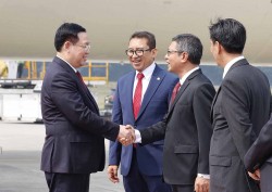 Chủ tịch Quốc hội Vương Đình Huệ đến Jakarta, bắt đầu thăm chính thức Cộng hòa Indonesia và tham dự Đại hội đồng AIPA-44