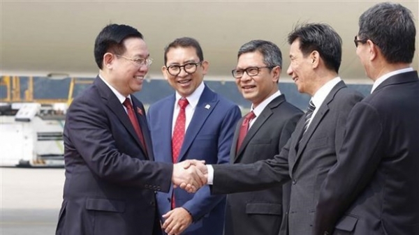 NA Chairman Vuong Dinh Hue arrives in Jakarta