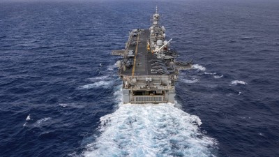 Mỹ đưa lính vũ trang lên các tàu thương mại đi qua eo biển Hormuz với mục đích gì?