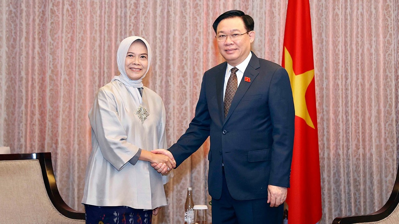 Chủ tịch Quốc hội Vương Đình Huệ tiếp Chủ tịch Ủy ban Kiểm toán Indonesia