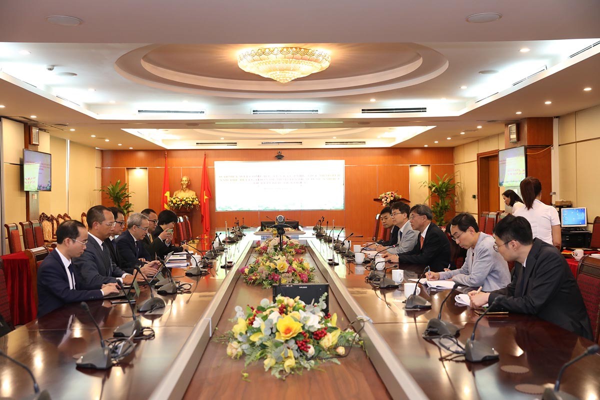 Việt Nam-Hàn Quốc sẽ đơn giản hóa thủ tục cấp phép xuất khẩu thiết bị an ninh mạng. Hình ảnh cuộc họp ngày 9/6. (Nguồn: MIC)