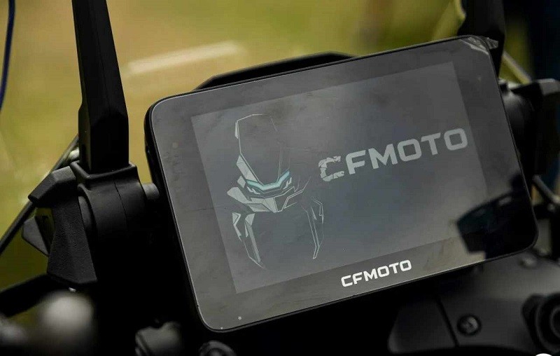Cận cảnh CFMoto 800MT Touring vừa ra mắt tại Việt Nam, giá bán 255 triệu đồng