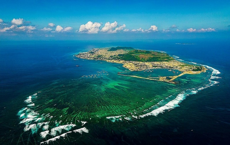Đảo Lý Sơn rộng 1.000 ha, cách đất liền 15 hải lý. Ảnh: Alex Cao Đảo Lý Sơn rộng 1.000 ha, cách đất liền 15 hải lý. Ảnh: Alex Cao