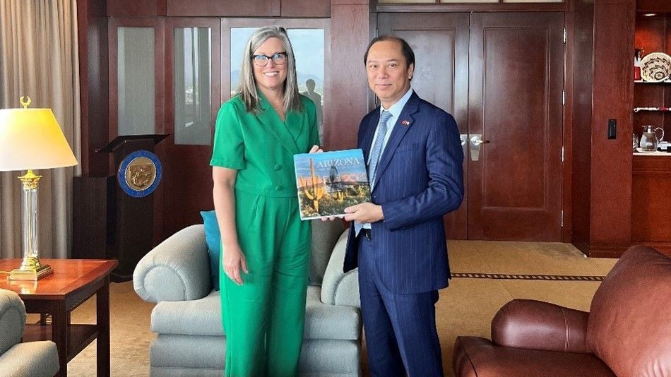 Đại sứ Nguyễn Quốc Dũng và các doanh nghiệp Việt Nam thăm bang Arizona