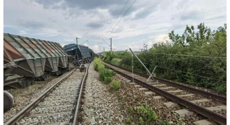Cơ quan Đường sắt Moldova cho biết một đoàn tàu chuyên chở ngũ cốc của Ukraine đã gặp tai nạn ở miền Nam Moldova khiến 6 toa tàu bị trật khỏi đường ray.. (Nguồn: Urdu Point)