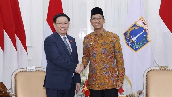 NA Chairman Vuong Dinh Hue receives Jakarta Governor Heru Budi Hartono