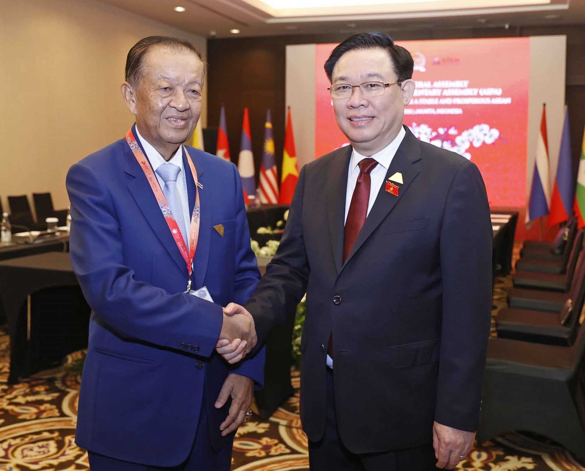 Chủ tịch Quốc hội Vương Đình Huệ gặp Chủ tịch Hạ viện Thái Lan Wanmuhamadnoor Matha. (Nguồn: TTXVN)