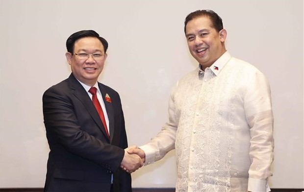 NA Chairman Vuong Dinh Hue meets Philippine Lower House Speaker in Jakarta