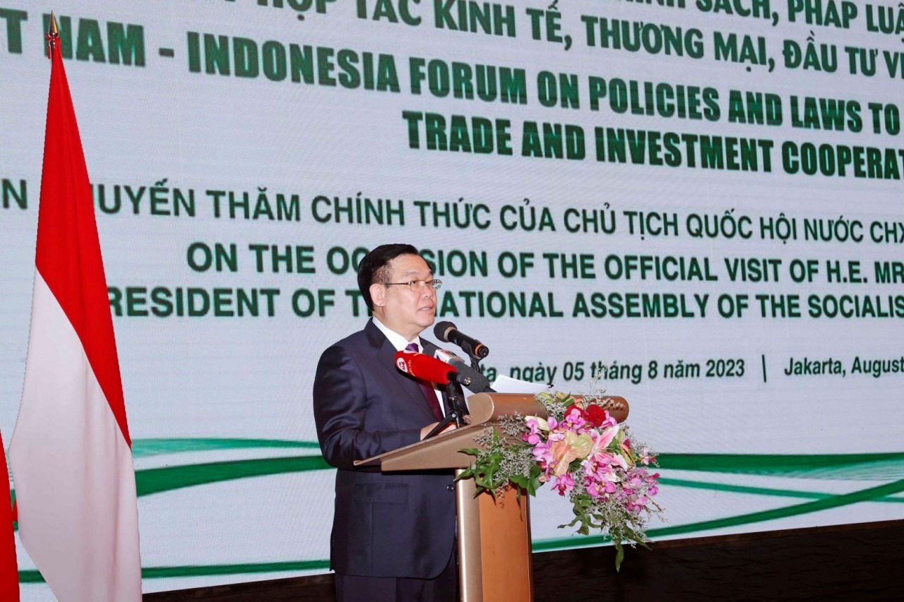 NA Chairman Vuong Dinh Hue receives Head of Indonesian Chamber of Commerce and Industry