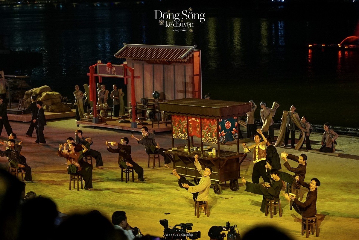Dòng sông kể chuyện: ‘Đại tiệc’ âm thanh, ánh sáng nghệ thuật đầy sắc màu tại TP. Hồ Chí Minh