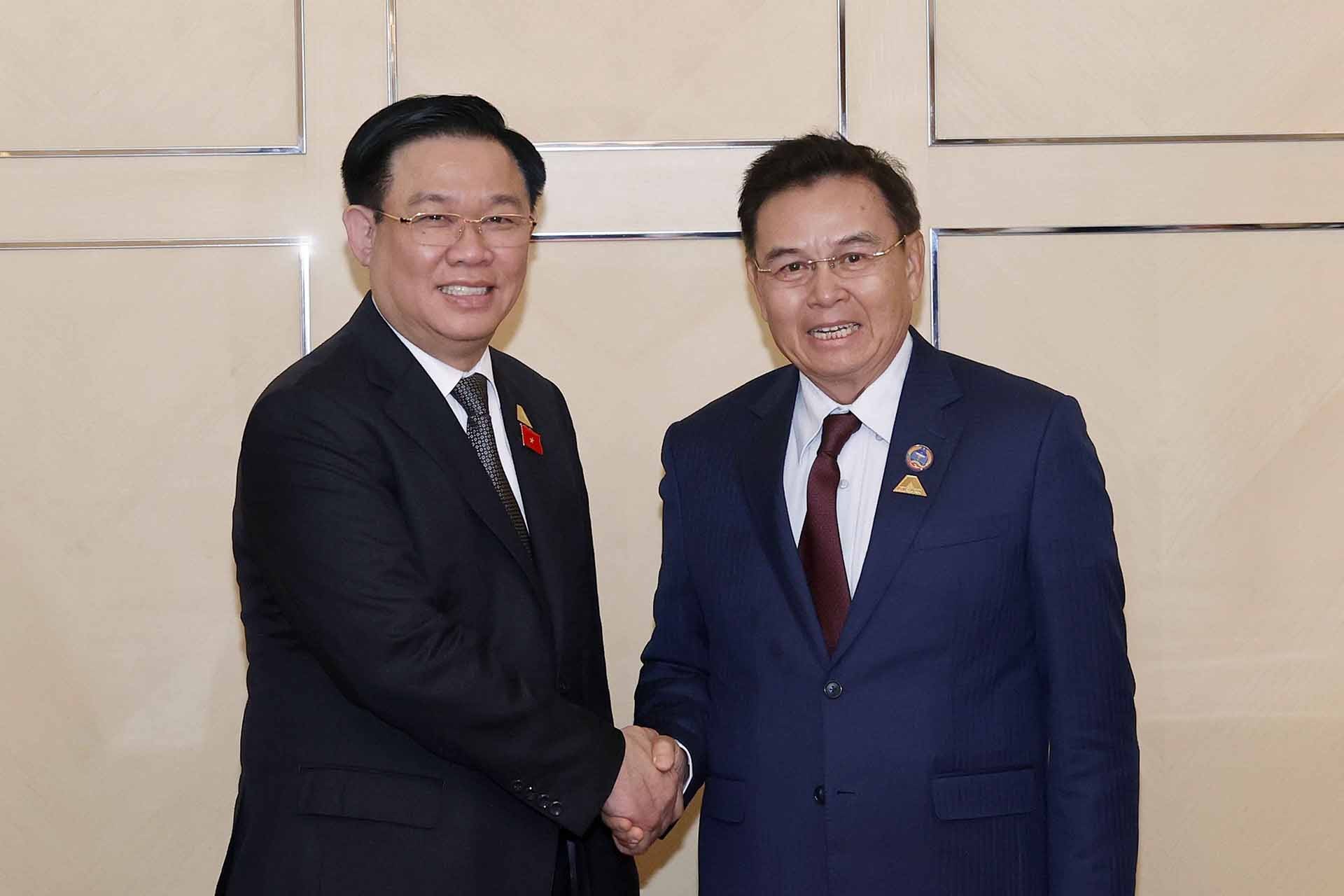 Chủ tịch Quốc hội Vương Đình Huệ gặp Chủ tịch Quốc hội Lào Saysomphone Phomvihane. (Nguồn: TTXVN)
