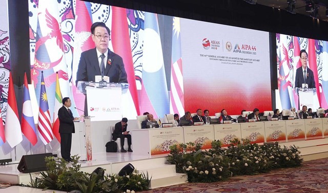 NA Chairman Vuong Dinh Hue puts forth key proposals at AIPA-44