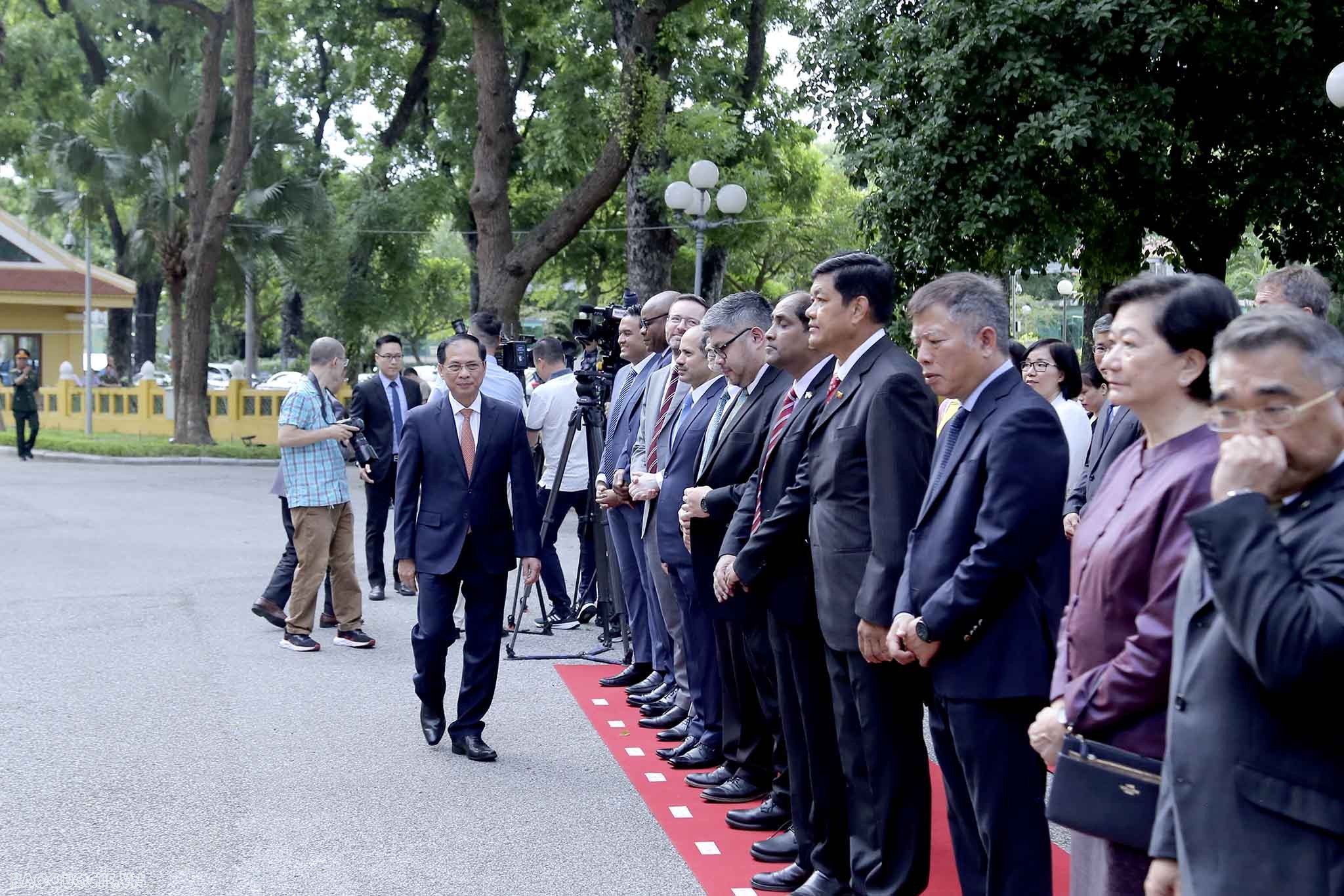 Bộ Ngoại giao tổ chức Lễ Thượng cờ kỷ niệm 56 năm Ngày thành lập ASEAN Bộ Ngoại giao tổ chức Lễ Thượng cờ kỷ niệm 56 năm Ngày thành lập ASEAN