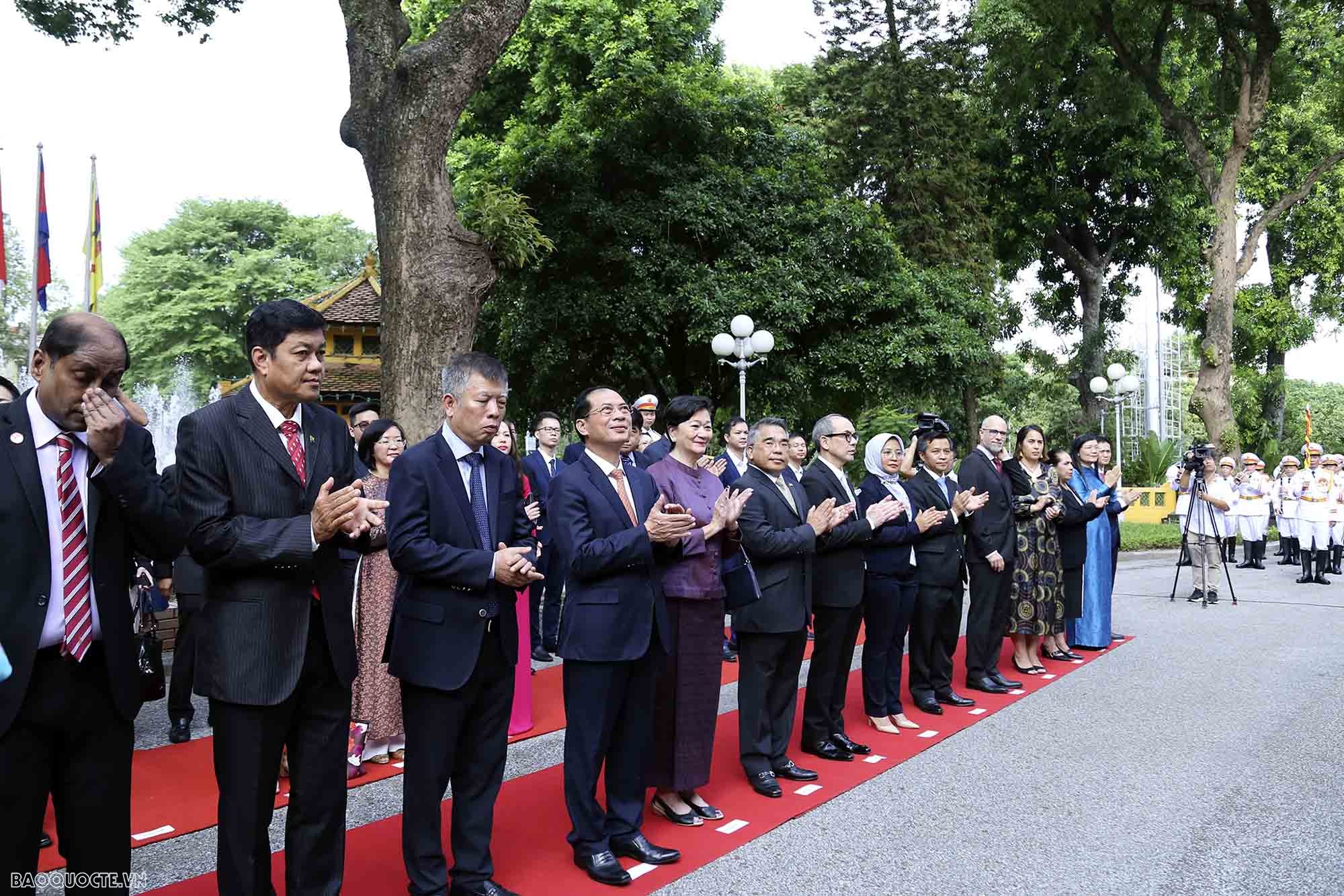Bộ Ngoại giao tổ chức Lễ Thượng cờ kỷ niệm 56 năm Ngày thành lập ASEAN Bộ Ngoại giao tổ chức Lễ Thượng cờ kỷ niệm 56 năm Ngày thành lập ASEAN