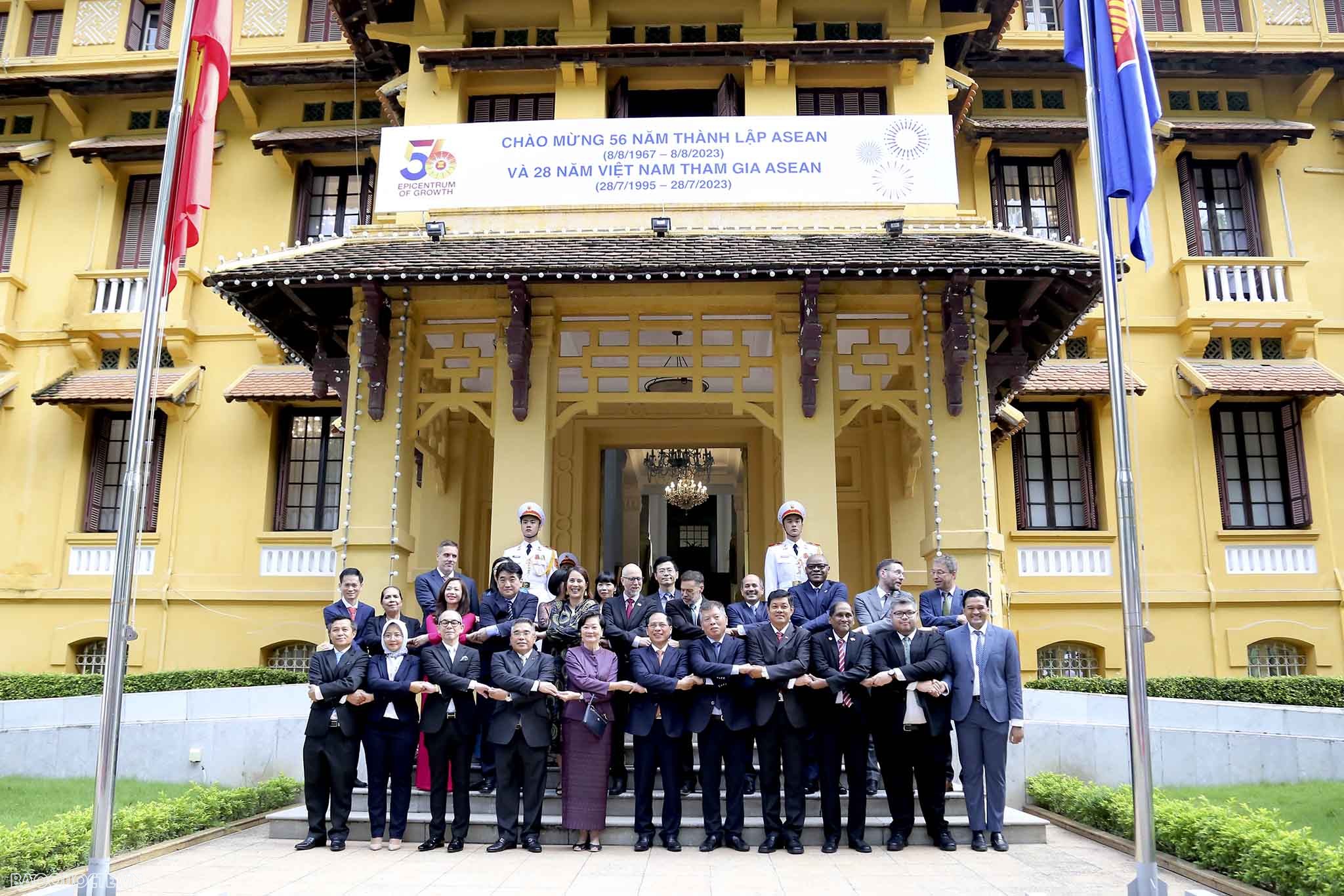 Bộ Ngoại giao tổ chức Lễ Thượng cờ kỷ niệm 56 năm Ngày thành lập ASEAN