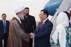 Chủ tịch Quốc hội Vương Đình Huệ đến thủ đô Tehran, bắt đầu thăm chính thức Cộng hòa Hồi giáo Iran