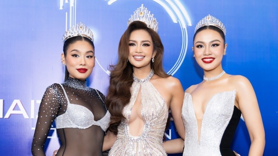 Dàn người đẹp gợi cảm trên thảm đỏ sự kiện khởi động Hoa hậu Hoàn vũ Việt Nam 2023