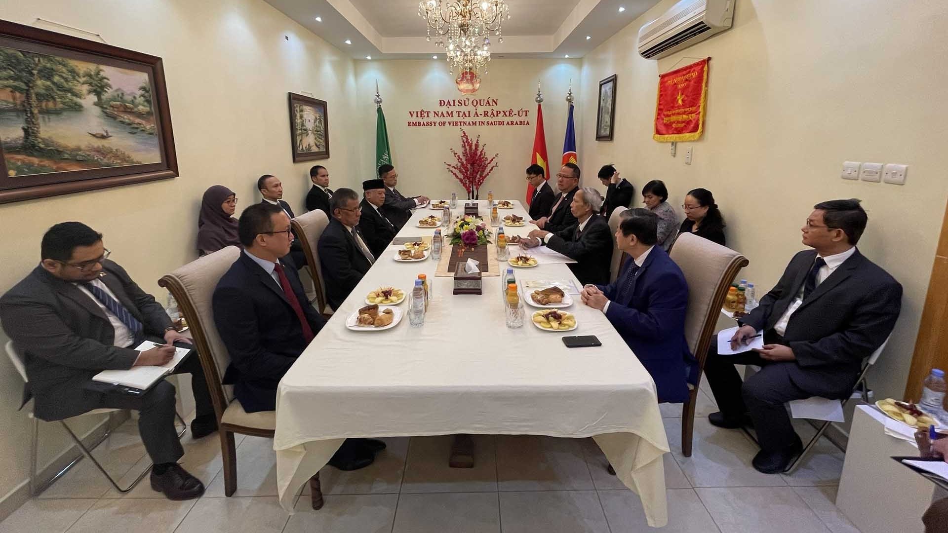 Đại sứ quán Việt Nam tại Saudi Arabia tổ chức Lễ thượng cờ ASEAN