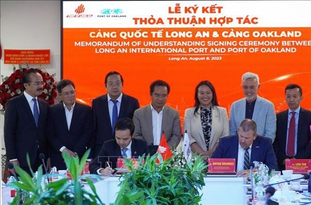 California delegation studies business environment in Long An