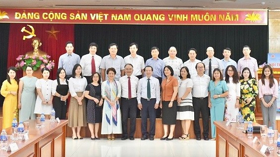 Tìm giải pháp thu hút nguồn lực kiều bào phục vụ phát triển du lịch Viêt Nam