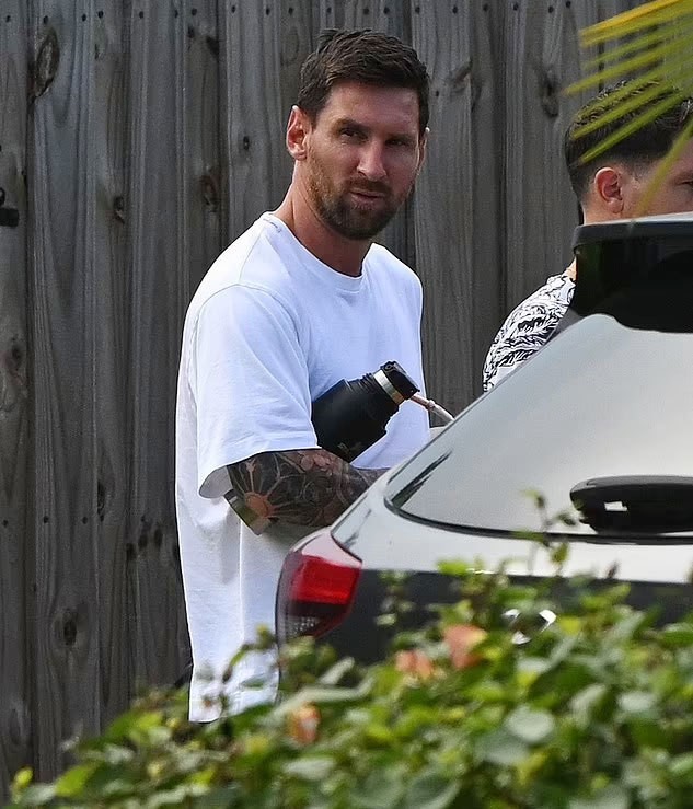 Messi's family seems to be getting used to life in America after nearly a month in Miami.  The Argentine superstar couple has vacationed many times in the famous city of Florida.  The former Barca star and his wife have a luxury apartment in Miami but are still looking for a home here.  Messi and Antonela were twice seen with their children looking at houses in the city of Boca Raton, about an hour's drive north of Miami.