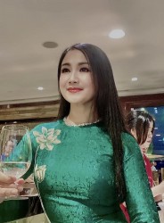 Sao Việt: NSND Thu Hà nền nã trong tà áo dài, Thanh Sơn đăng dòng trạng thái lạ...