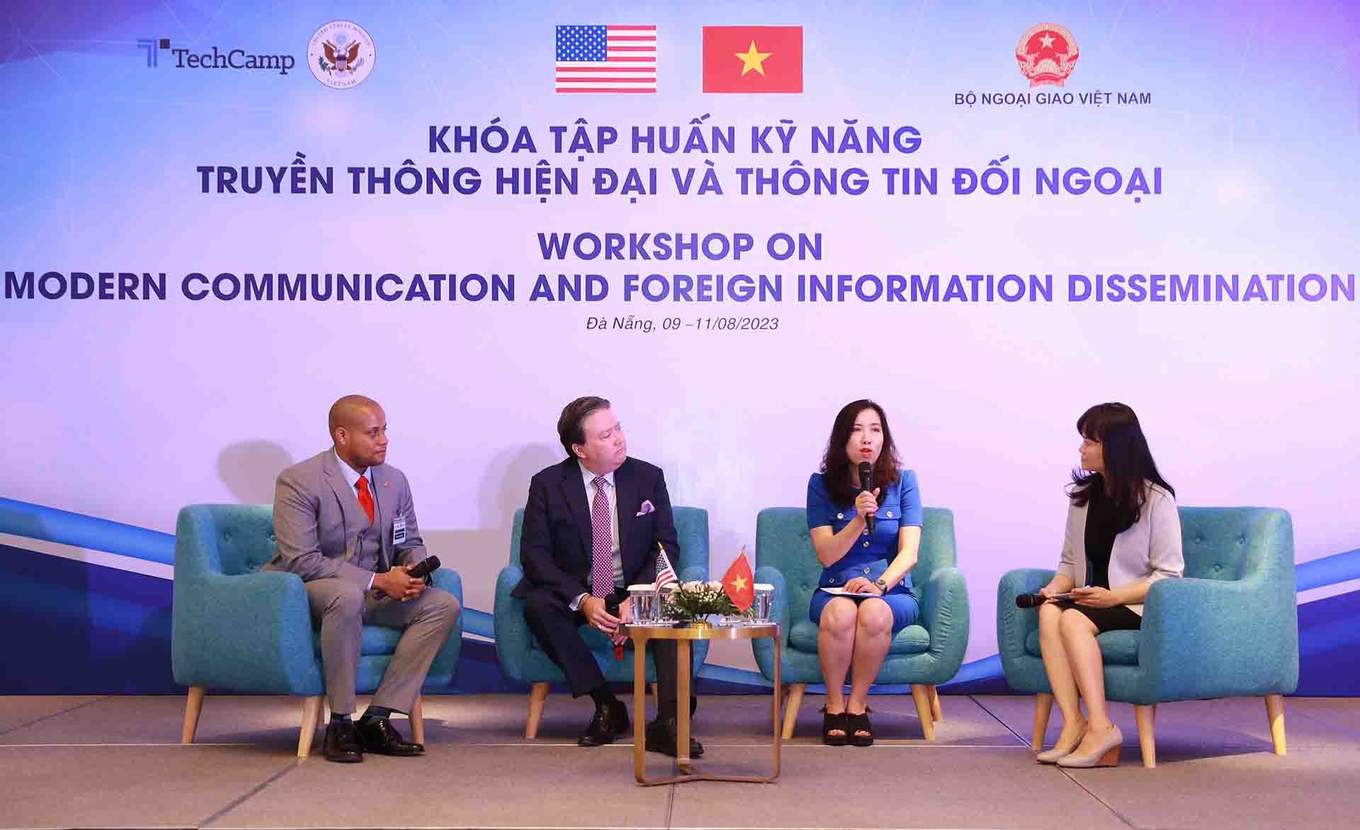 Bộ Ngoại giao phối hợp với Đại sứ quán Hoa Kỳ tổ chức khoá tập huấn kỹ năng truyền thông hiện đại và thông tin đối ngoại